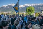 4005 alle Orchester warten auf den Einlass ind ie Halle